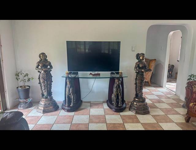 5 BEDROOM HOUSE FOR SALE IN FERNCLIFFE